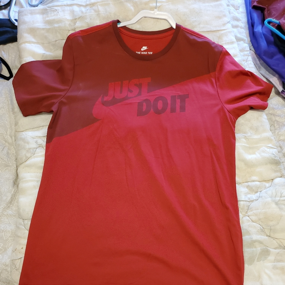 Dead stock Nike team red 2tone shirt